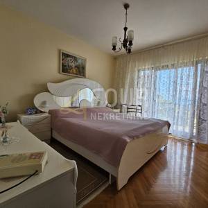Lovran, kuća - 3 stana, garaža, pogled na more