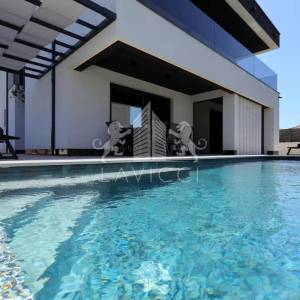 Luksuzna moderna vila s bazenom | 100 m od mora | Privlaka