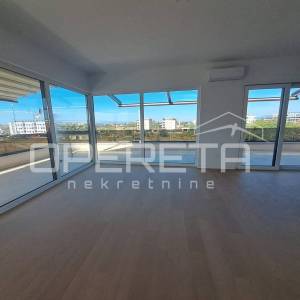 Luksuzni dvoetažni penthouse u Velikoj Gorici – privatni ulaz liftom u dnevni bo