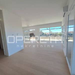Luksuzni dvoetažni penthouse u Velikoj Gorici – privatni ulaz liftom u dnevni bo