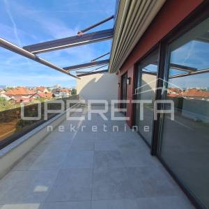 Luksuzni dvoetažni penthouse u Velikoj Gorici – privatni ulaz liftom u dnevni bo
