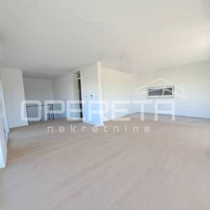 Luksuzni dvoetažni penthouse u Velikoj Gorici – privatni ulaz liftom u dnevni bo