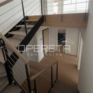 Luksuzni dvoetažni penthouse u Velikoj Gorici – privatni ulaz liftom u dnevni bo