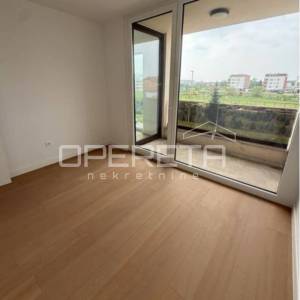 Luksuzni dvoetažni penthouse u Velikoj Gorici – privatni ulaz liftom u dnevni bo