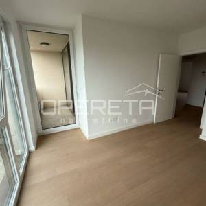 Luksuzni dvoetažni penthouse u Velikoj Gorici – privatni ulaz liftom u dnevni bo