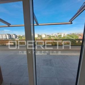 Luksuzni dvoetažni penthouse u Velikoj Gorici – privatni ulaz liftom u dnevni bo