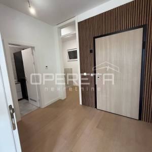 Luksuzni dvoetažni penthouse u Velikoj Gorici – privatni ulaz liftom u dnevni bo