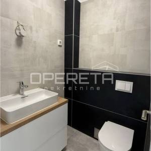 Luksuzni dvoetažni penthouse u Velikoj Gorici – privatni ulaz liftom u dnevni bo