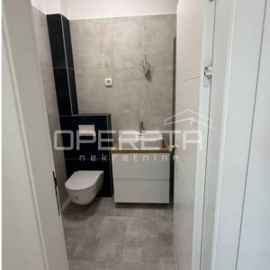 Luksuzni dvoetažni penthouse u Velikoj Gorici – privatni ulaz liftom u dnevni bo