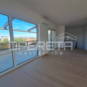Luksuzni dvoetažni penthouse u Velikoj Gorici – privatni ulaz liftom u dnevni bo