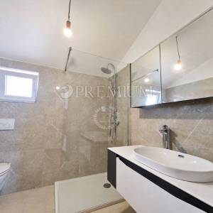 Malinska, apartman s lijepim pogledom na more, prodaja!