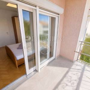 Malinska, prodaja, apartman na drugom katu s pogledom na more! 