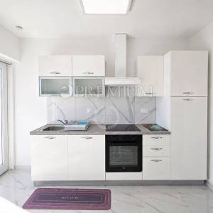 Malinska, prodaja, apartman na drugom katu s pogledom na more! 