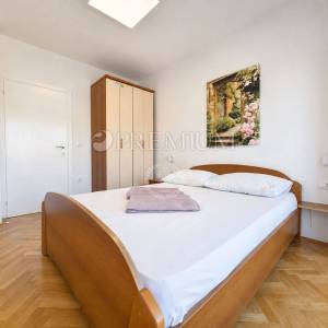 Malinska, prodaja, apartman na drugom katu s pogledom na more! 