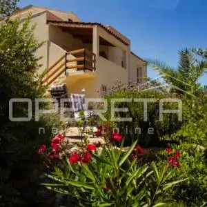 Mediteranska kuća s dva odvojena stana i panoramskim pogledom – Rukavac, otok Vi