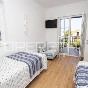 Murter- elegantna mediteranska Vila s bazenom i pogledom na more, 148m2 