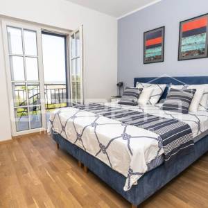 Murter- elegantna mediteranska Vila s bazenom i pogledom na more, 148m2 