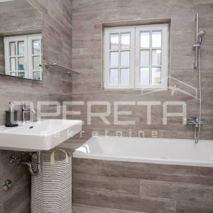 Murter- elegantna mediteranska Vila s bazenom i pogledom na more, 148m2 