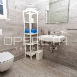 Murter- elegantna mediteranska Vila s bazenom i pogledom na more, 148m2 