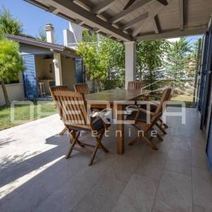 Murter- elegantna mediteranska Vila s bazenom i pogledom na more, 148m2 