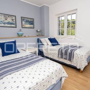 Murter- elegantna mediteranska Vila s bazenom i pogledom na more, 148m2 