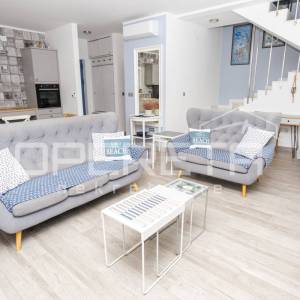 Murter- elegantna mediteranska Vila s bazenom i pogledom na more, 148m2 