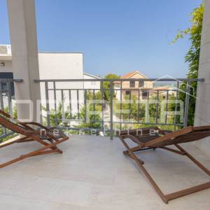 Murter- elegantna mediteranska Vila s bazenom i pogledom na more, 148m2 