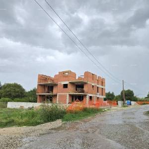 Na prodaju – moderni, novi stanovi u Peroju s pogledom na more i 2 parkirna mjesta.