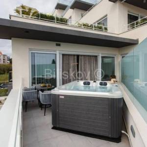 Najam do sezone, Žnjan Split luksuzan stan jacuzzi