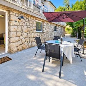 Njivice, apartman blizu mora, 100 m od plaže!
