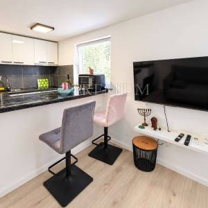 Njivice, apartman blizu mora, 100 m od plaže!