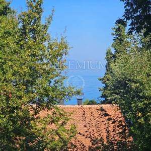 Njivice, apartman blizu mora, 100 m od plaže!