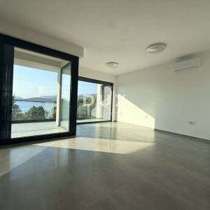Novi Vinodolski, Klenovica, stan, 80 m², prvi red do mora, parking