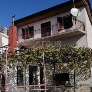 Novi Vinodolski, kuća s dva stana i pogledom na more, 133m2