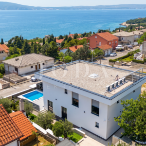 Novi Vinodolski moderna novogradnja blizu plaže i centra grada