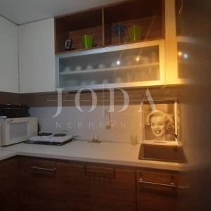 NOVI VINODOLSKI, novouređena kuća u centru grada