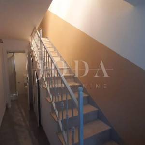 NOVI VINODOLSKI, novouređena kuća u centru grada