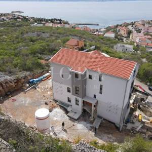 Novogradnja s pogledom na more i bazenom