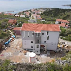 Novogradnja s pogledom na more i bazenom