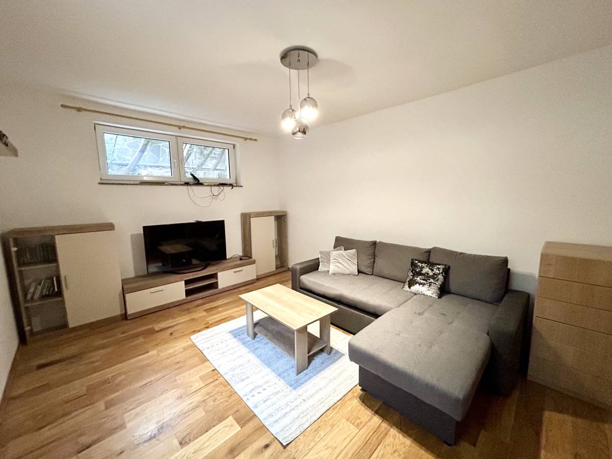 NOVONAMJEŠTEN 2-SOBAN STAN 57 m2 - VRT, PARKING, PET FRIENDLY!
