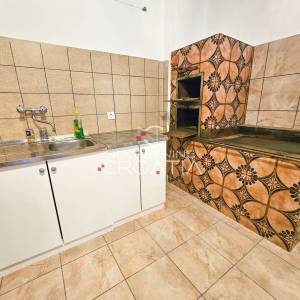 Novouređena kuća i 28.398 m2 zemljišta!