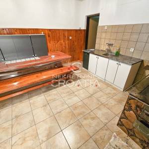 Novouređena kuća i 28.398 m2 zemljišta!