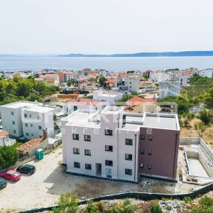  Okrug Gornji, dvosoban stan S4 s lođom i bazenom, novogradnja