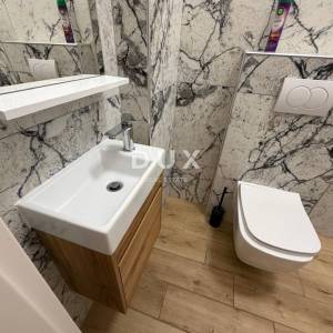 Opatija, centar, dvosobni stan, 74 m2, 2 balkona, pogled