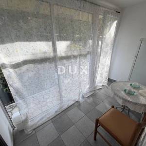 Opatija, centar, stan 240 m2 s pogledom na more + 6 parkirnih mjesta