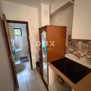 Opatija, centar, stan 240 m2 s pogledom na more + 6 parkirnih mjesta