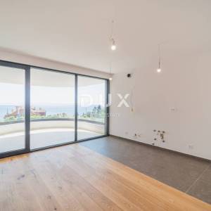 Opatija, centar, 4-sobni stan, 165,17 m2, terasa 55 m2