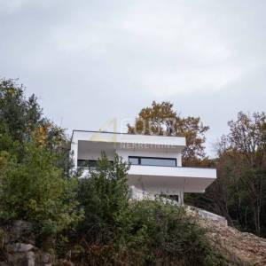 Opatija, novogradnja, vila s bazenom, pogled na more