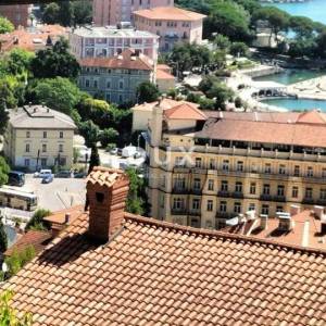 OPATIJA- stan 78,82m2 s predivnim pogledom. 2 parking mjesta, okućnica140m2