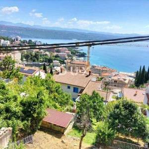 OPATIJA- stan 78,82m2 s predivnim pogledom. 2 parking mjesta, okućnica140m2